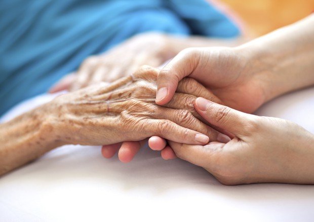 Immagine di copertina per AVVISO PUBBLICO PER L�EROGAZIONE DELLE RISORSE PER IL SOSTEGNO AL RUOLO DI CURA E ASSISTENZA DEL CAREGIVER FAMILIARE